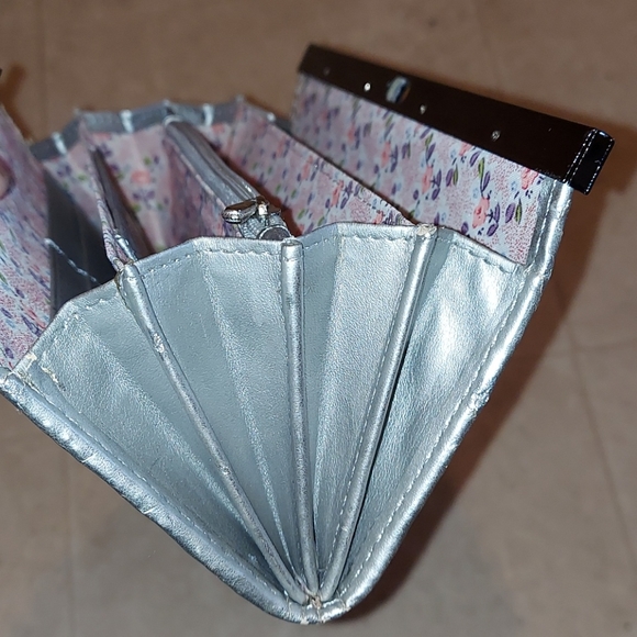 Anna Sui Wallet - Picture 4 of 8